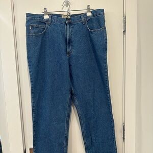 Vintage men’s LLB classic fit jeans sized 40/32 in excellent condition.